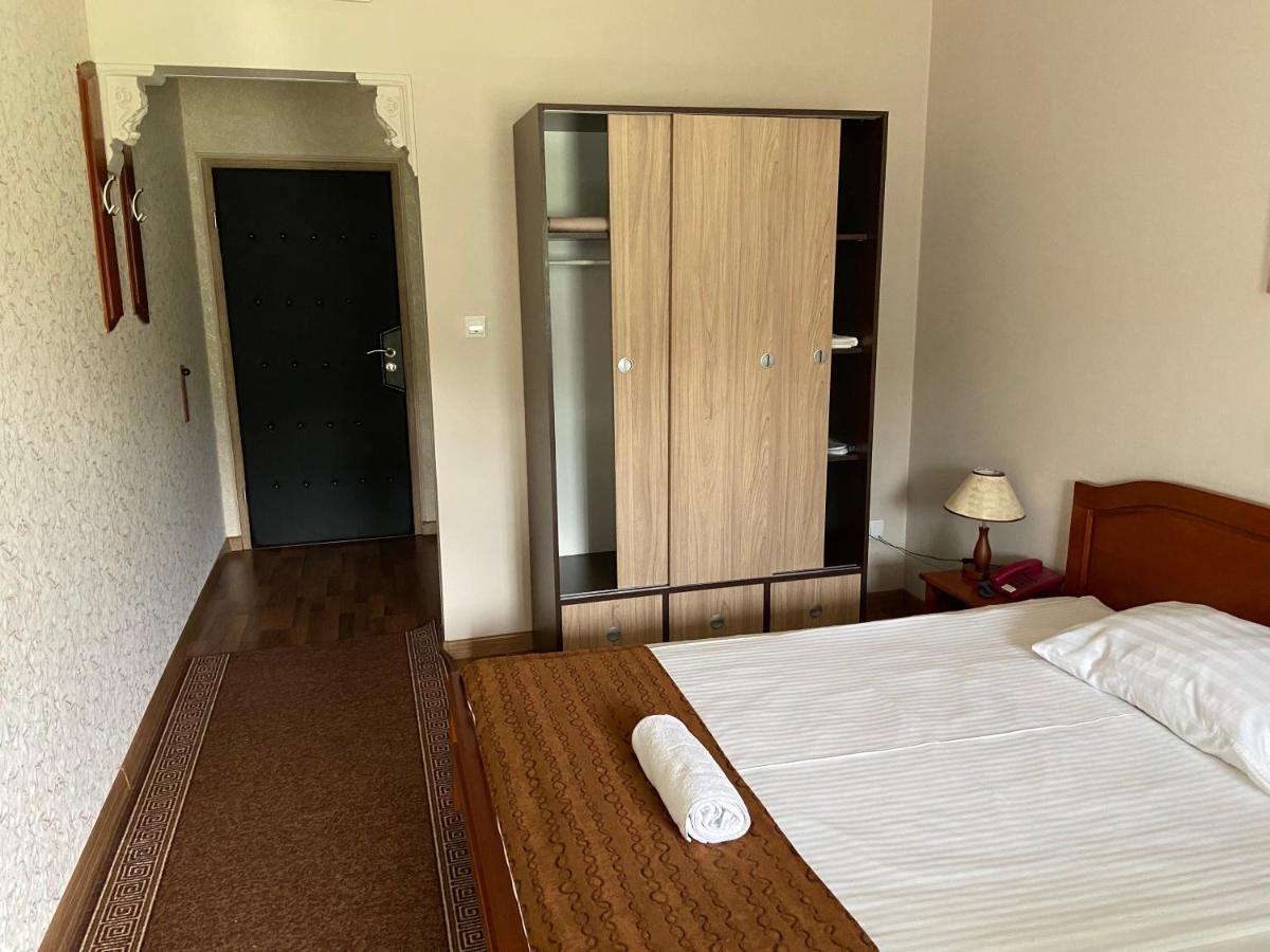 Hotel New Milenium Lukavac 外观 照片