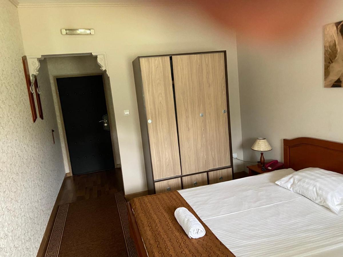 Hotel New Milenium Lukavac 外观 照片