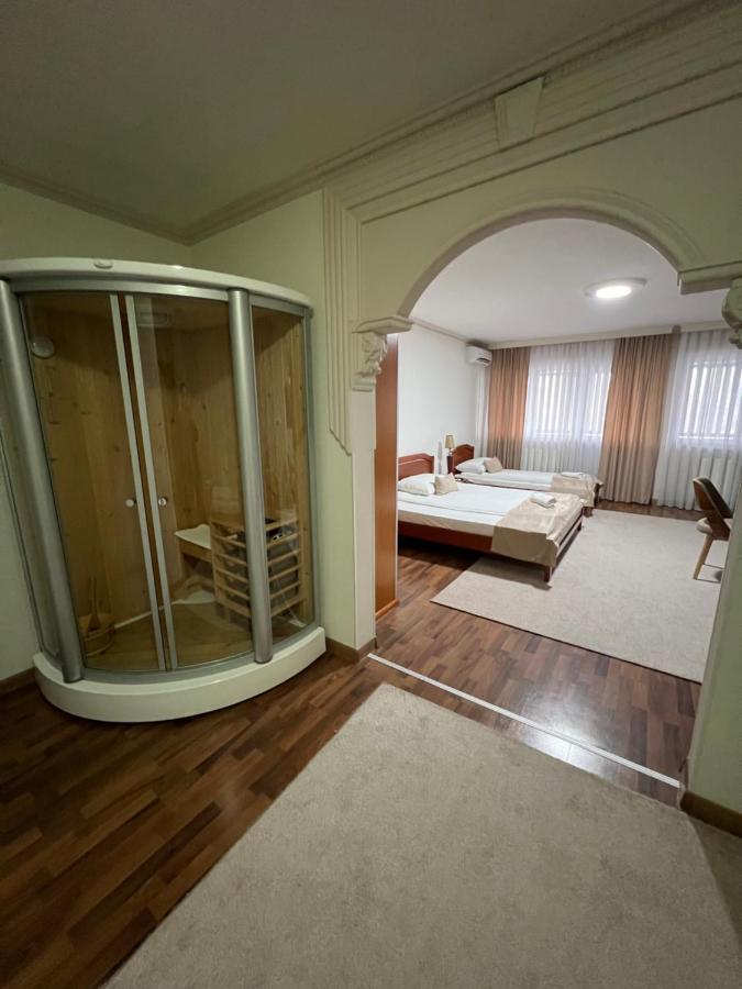 Hotel New Milenium Lukavac 外观 照片
