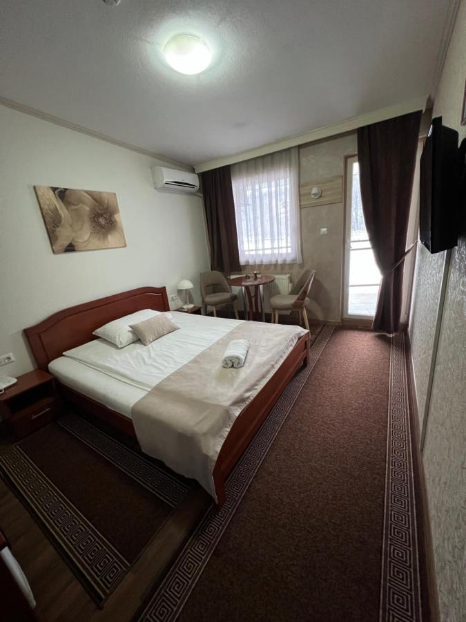 Hotel New Milenium Lukavac 外观 照片