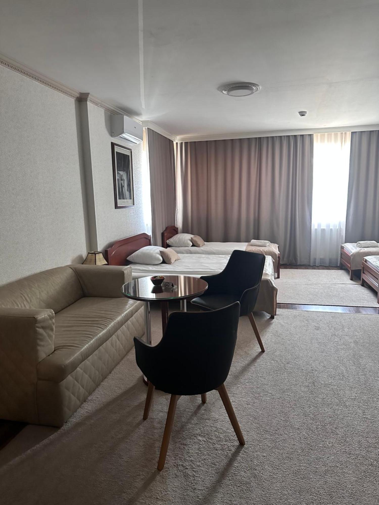 Hotel New Milenium Lukavac 外观 照片