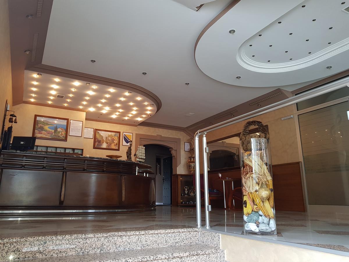 Hotel New Milenium Lukavac 外观 照片