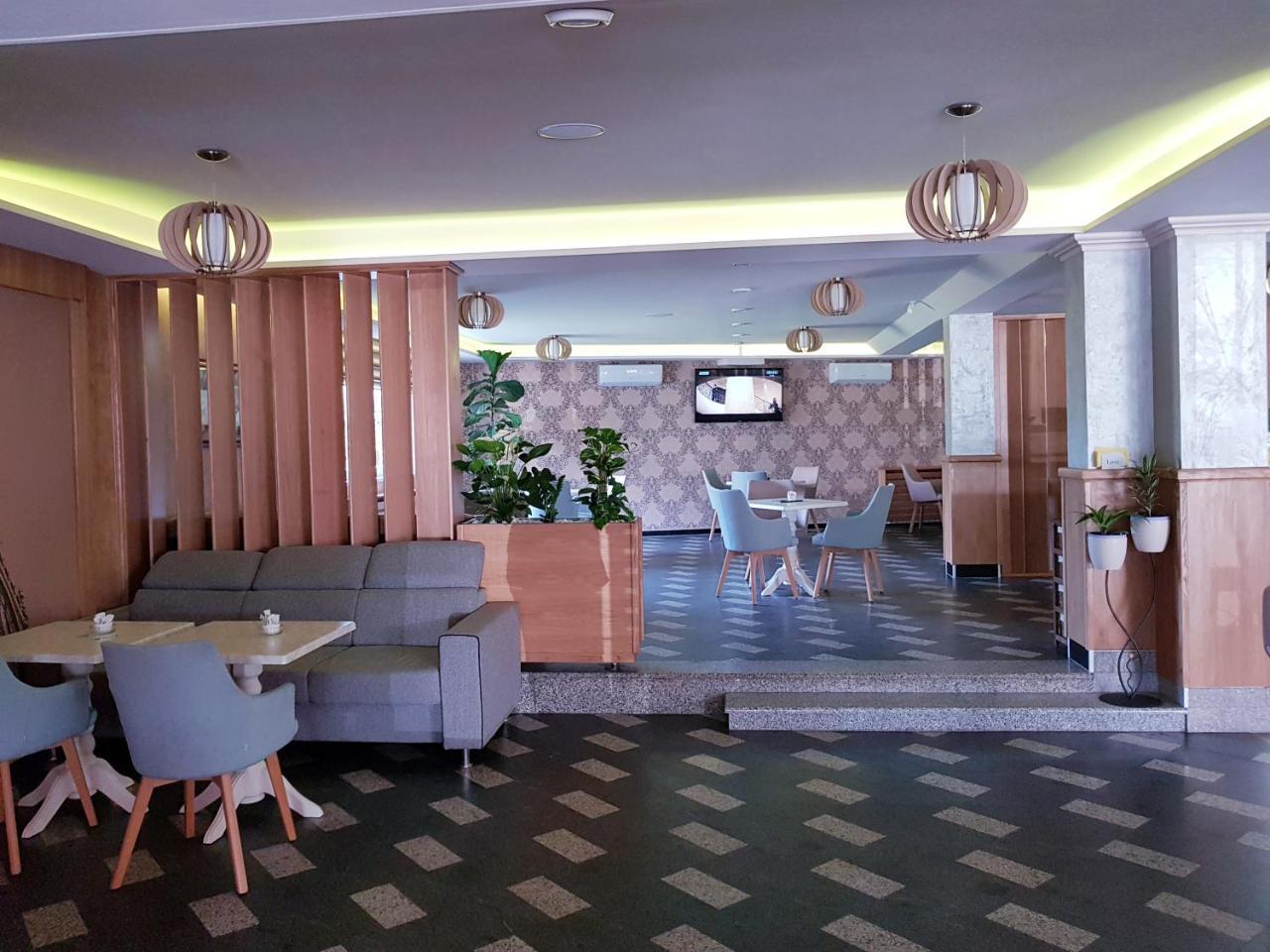 Hotel New Milenium Lukavac 外观 照片